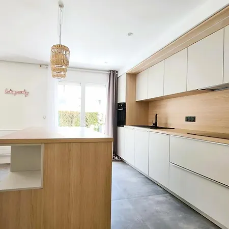 Apartament Proche Du Et Des Commerces, Neuf, Au Calme, Avec 3 Et Grande Terrasse *
