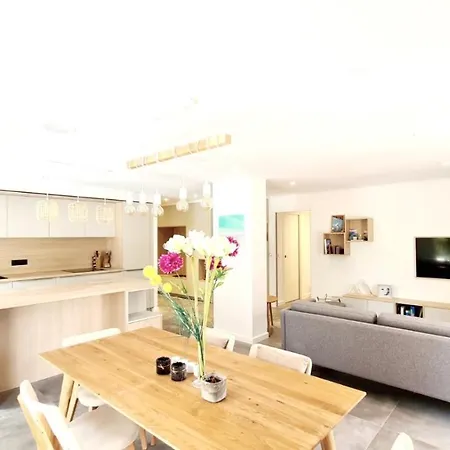 Proche Du Et Des Commerces, Neuf, Au Calme, Avec 3 Et Grande Terrasse Apartament *