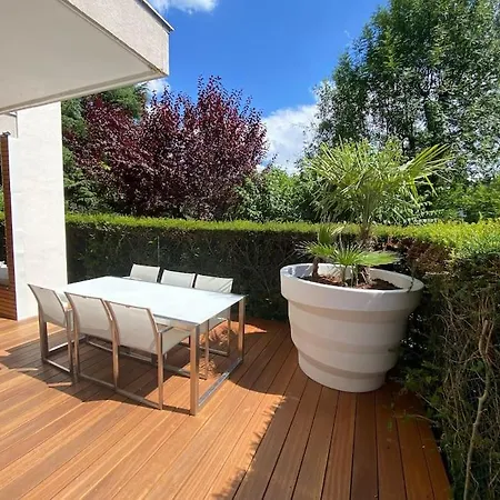 Proche Du Et Des Commerces, Neuf, Au Calme, Avec 3 Et Grande Terrasse * Annecy